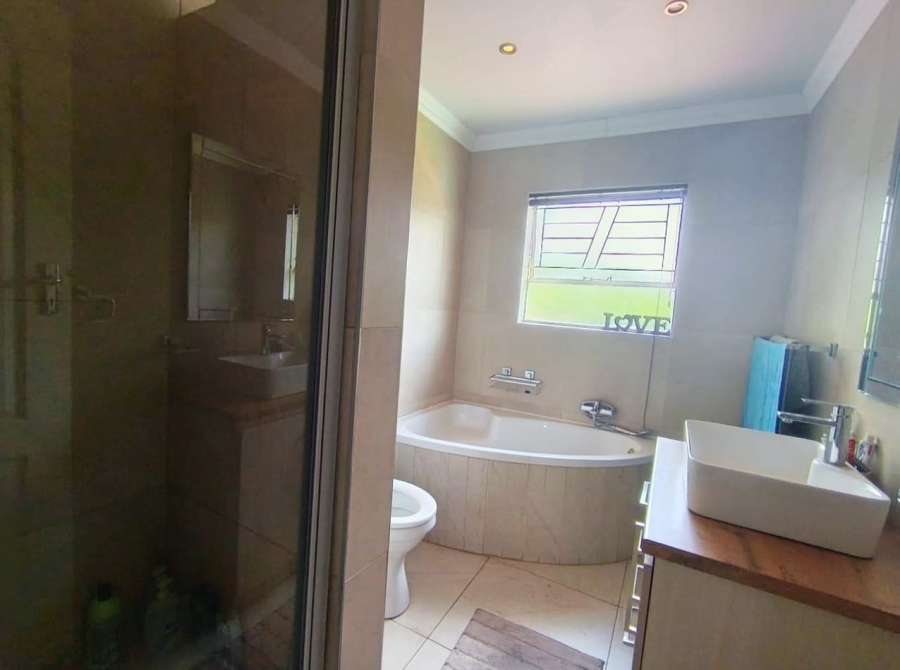 7 Bedroom Property for Sale in Langenhovenpark Free State